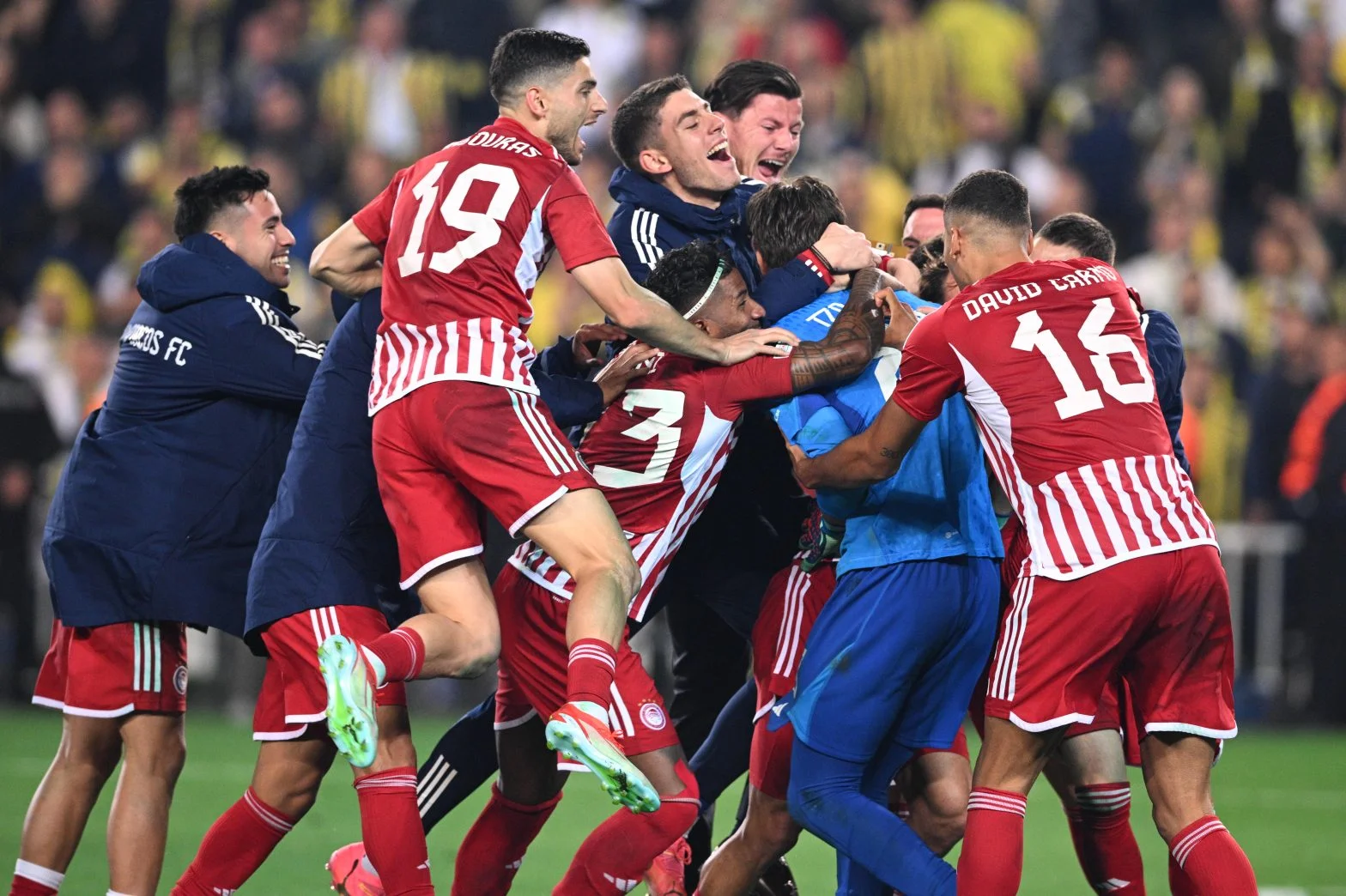 Olympiacos defeat Fenerbahce to progress to Conference League semi-finals