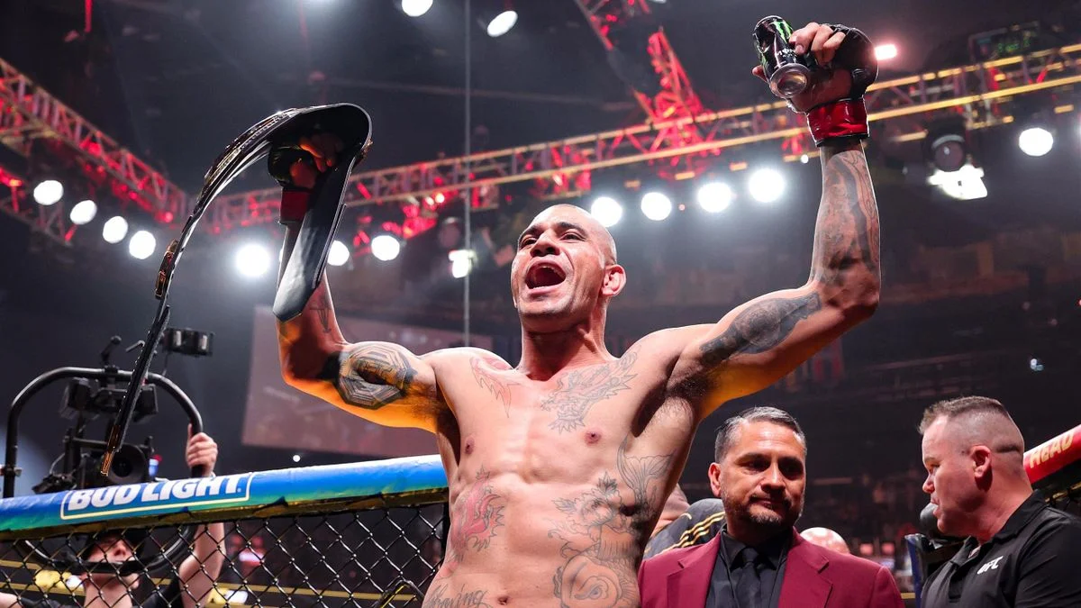 Pereira knocks out Hill to retain UFC light heavyweight title