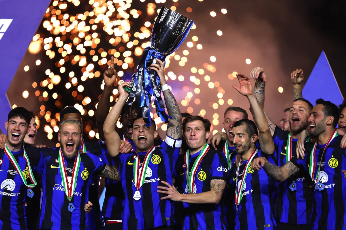 Martinez leaves it late as Inter win third straight Supercoppa