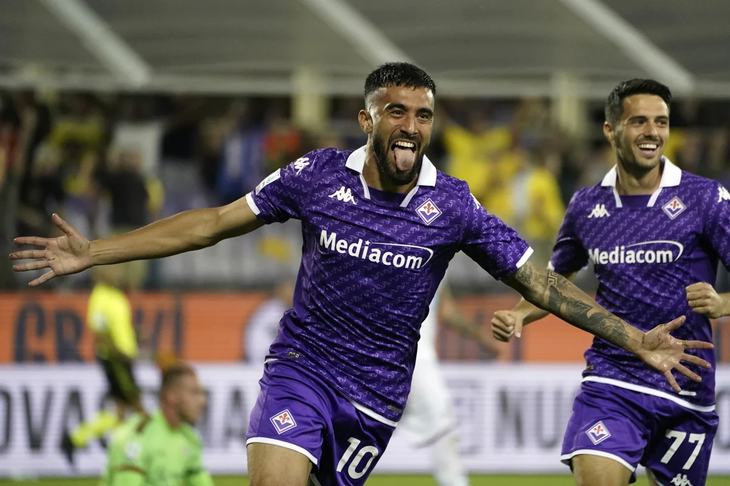 Fiorentina beats Cagliari 3-0, Level with Third-Place Napoli