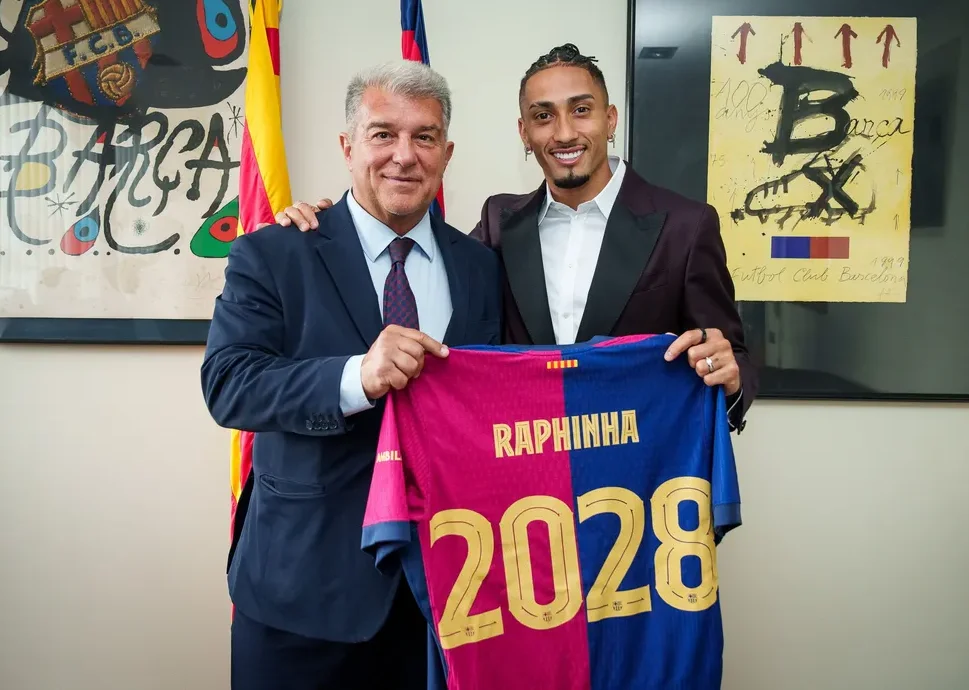 Raphinha signs Contract Extension with Barcelona until 2028