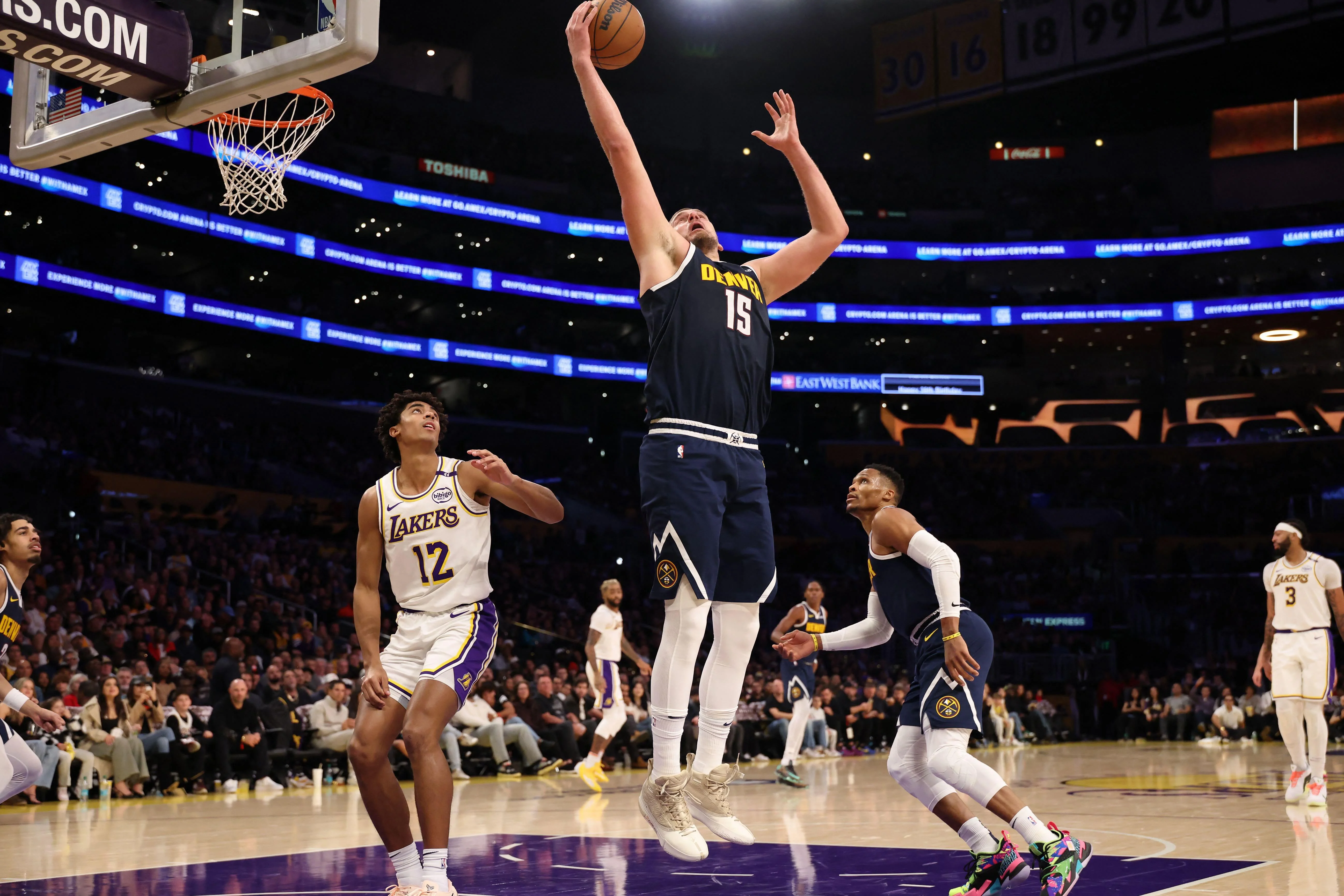 NBA roundup: Nuggets dominate Lakers, Bucks overcome Hornets despite Ball's 50-point performance
