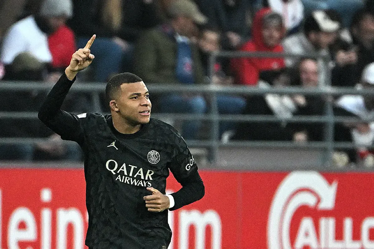 Mbappe scores hat-trick as PSG ease pass Reims