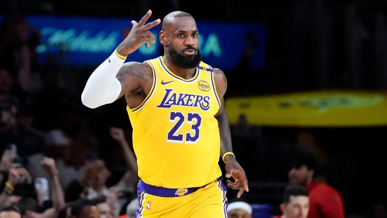 LeBron James becomes first NBA player to reach 50,000 career points