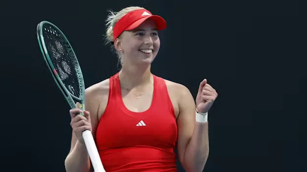 Clara Tauson edges past Polish challenger to reach Roland Garros second round