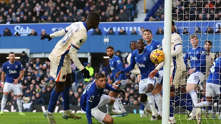 Everton 0-0 Chelsea: Blues miss chance to go top after goalless stalemate with Toffees