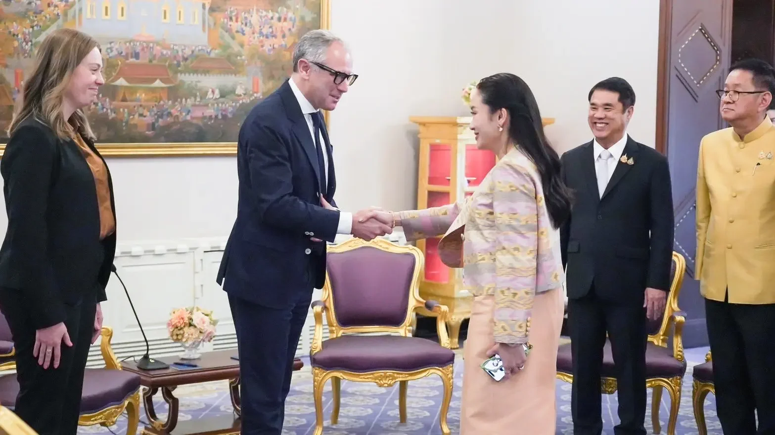Thai government to explore hosting F1 street race in Bangkok after Domenicali meeting