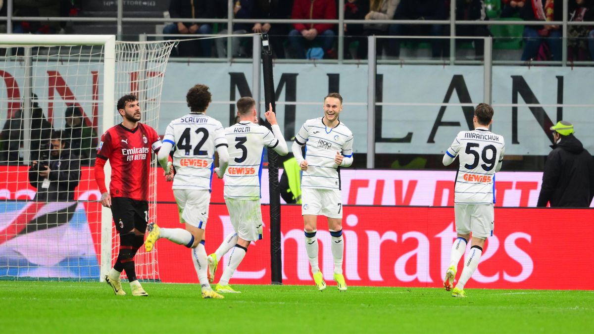 AC Milan 1-1 Atalanta: Teun Koopmeiners' penalty cancels out Rafael Leao's superb solo strike as Ros Teun Koopmeiners' penalty cancels out Rafael Leao's superb solo strike as Rosssoneri lose ground in title race