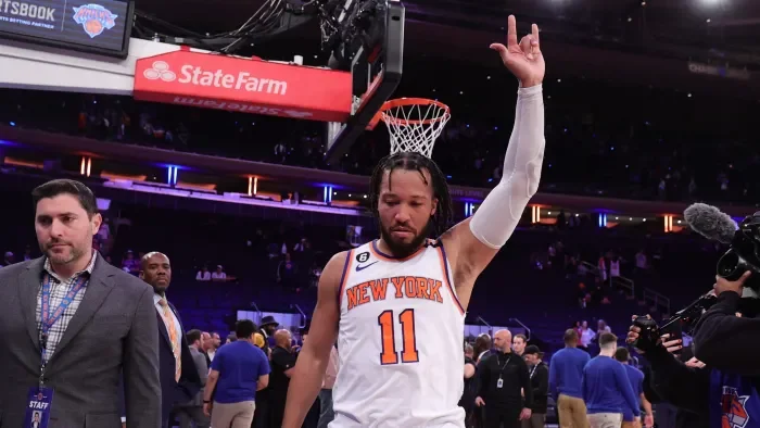 Knicks complete 21-point comeback to defeat Heat 100-98