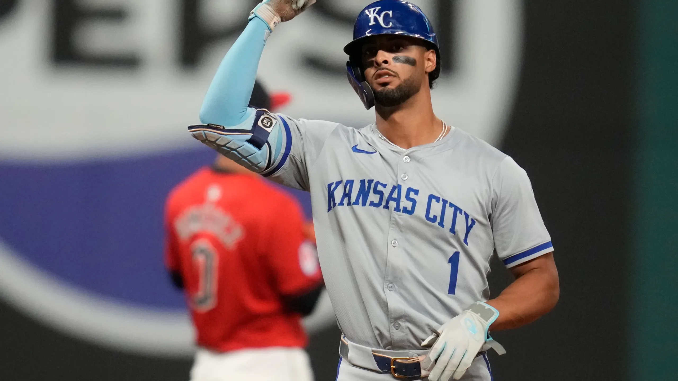 MLB roundup: Royals pull even with Guardians in AL Central, Orioles edge Dodgers