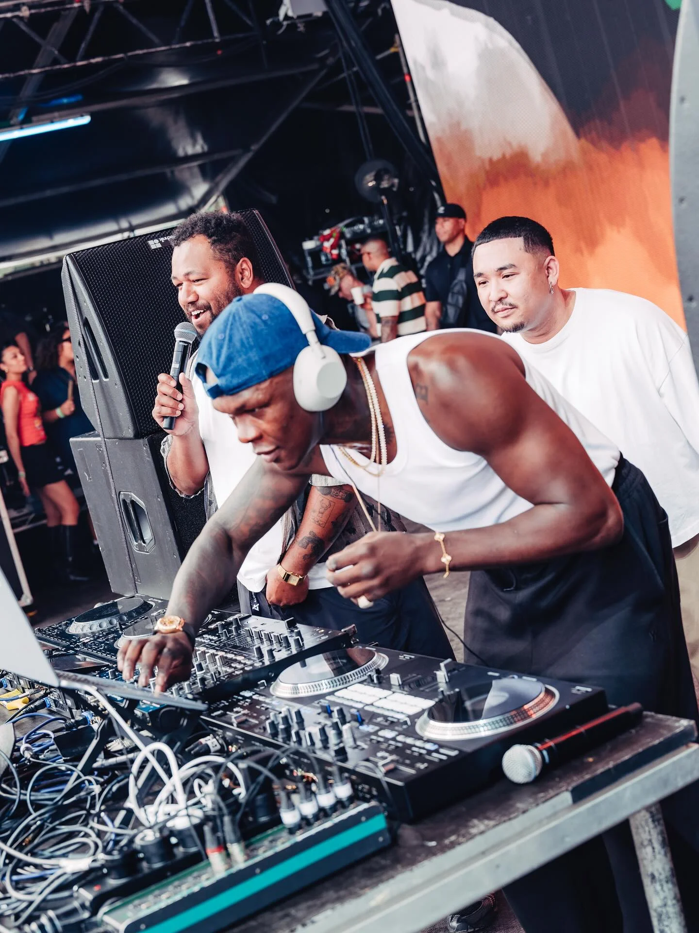 DJ Stylebender! Israel Adesanya rocks AfroSoul Festival Crowd in New Zealand
