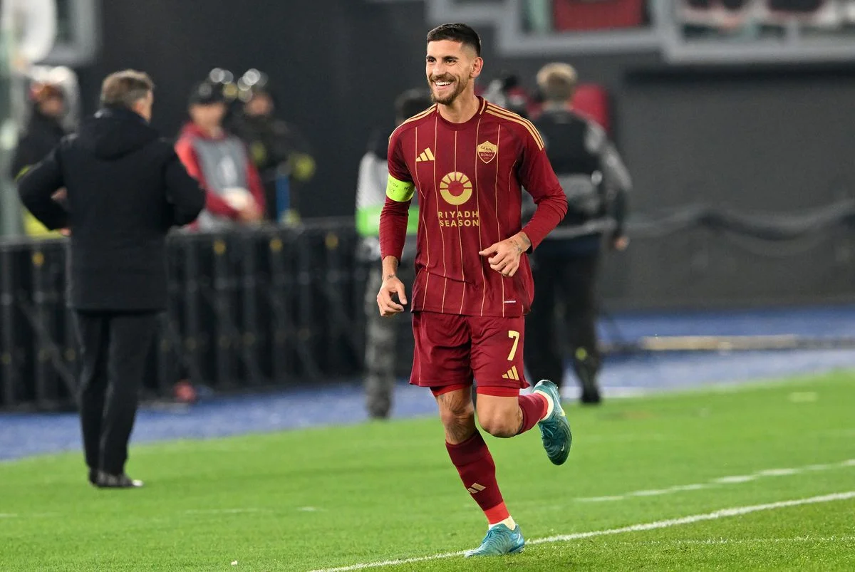 AS Roma 3-0 Braga: Giallorossi see off 10-man visitors to boost playoff hopes