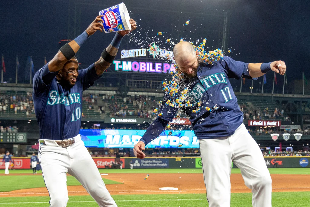 MLB roundup: Mitch Haniger and M's post walk-off win over Tigers