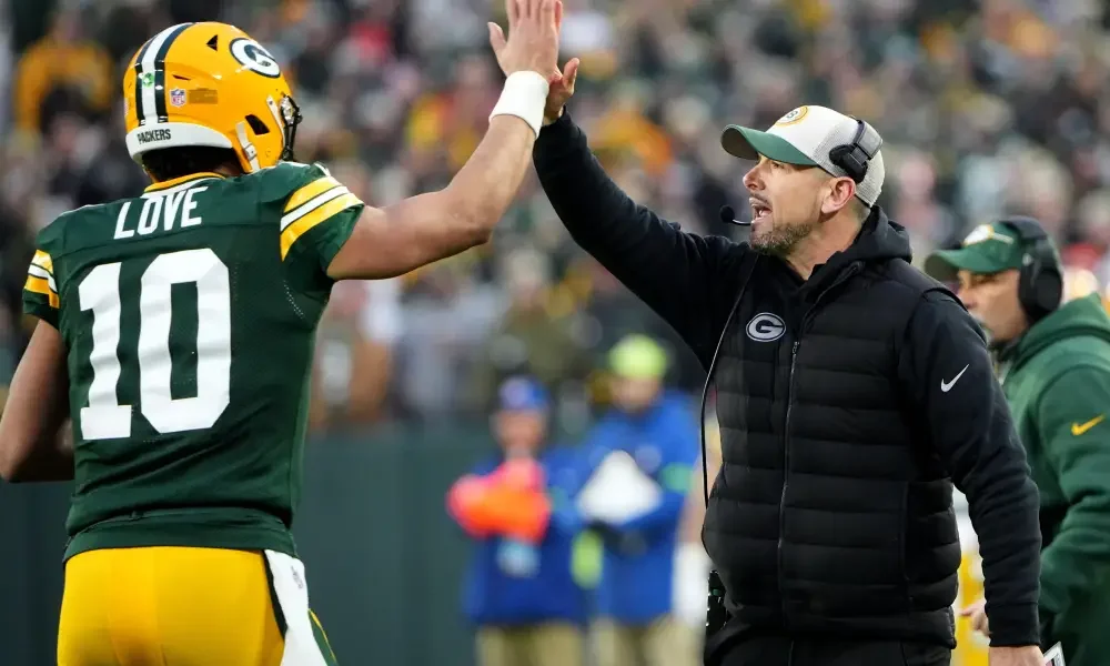 NFL roundup: Packers best Bears to earn playoff berth