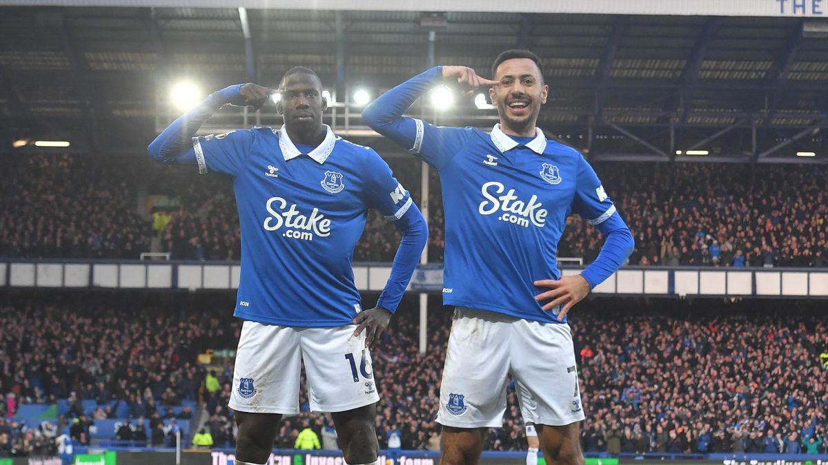Everton 2-0 Chelsea: Toffees defeat struggling Blues to claim thrid consecutive victory