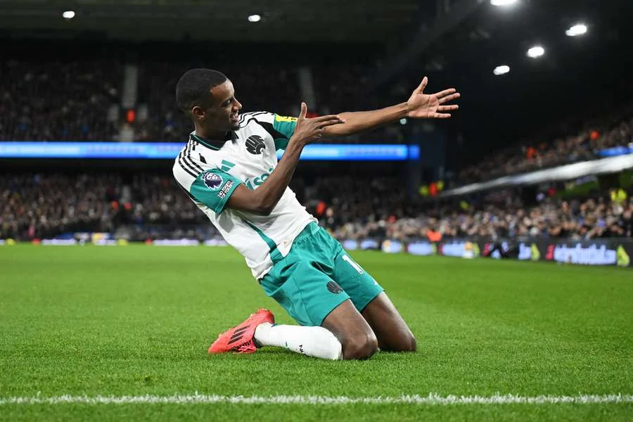 Ipswich Town 0-4 Newcastle: Isak bags hat-trick as Magpies thrash sorry hosts