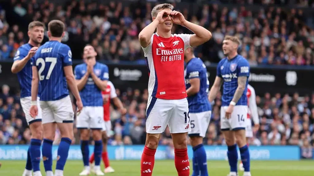 Ipswich Town 0-4 Arsenal: Gunners crush hosts to delay Liverpool title party