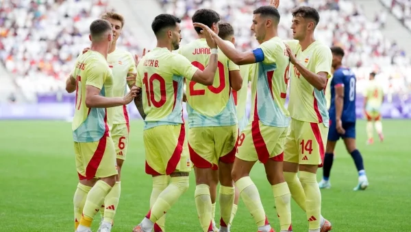Spain secure place in Olympic quarter-finals after beating 10-man Dominican Republic