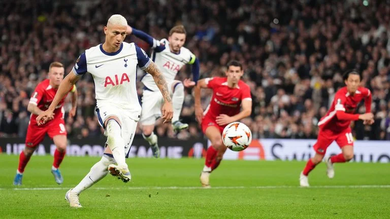 Richarlison scores first goal of the season as Spurs edge out AZ Alkmaar