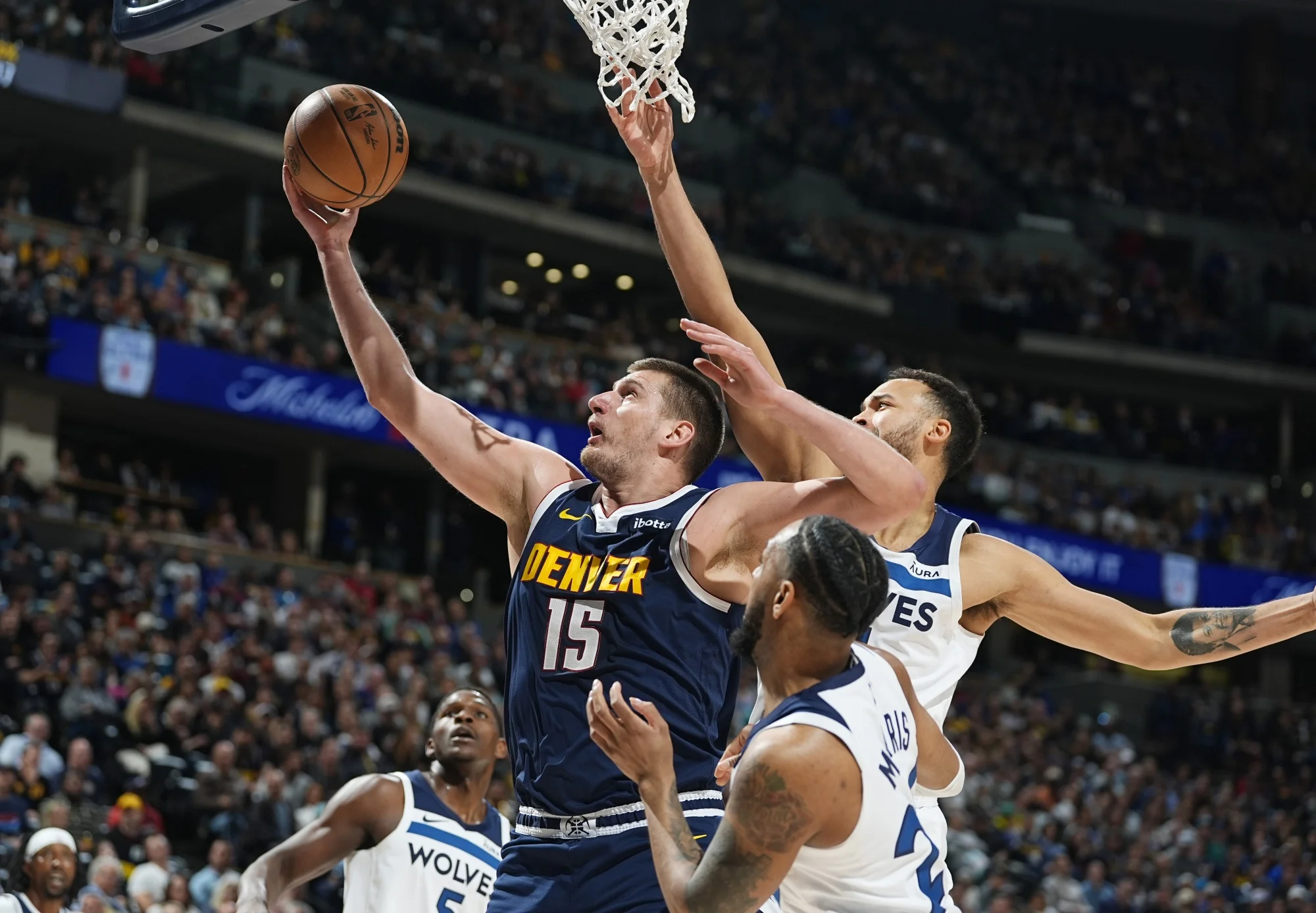 NBA roundup: Nuggets battle past T'Wolves to reclaim top spot