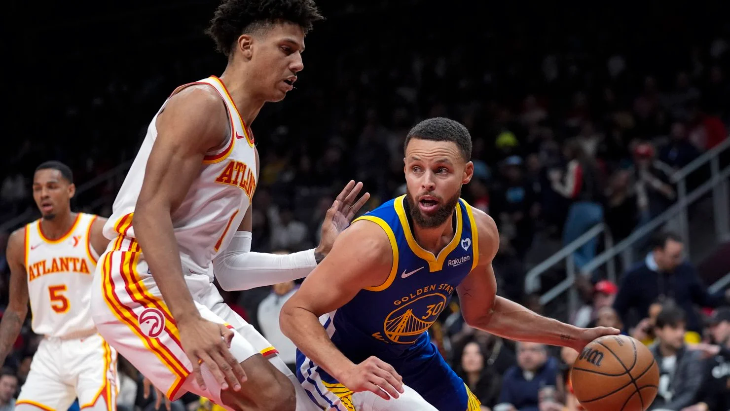 NBA roundup: Curry hits 60 but Warriors fall to Hawks in overtime