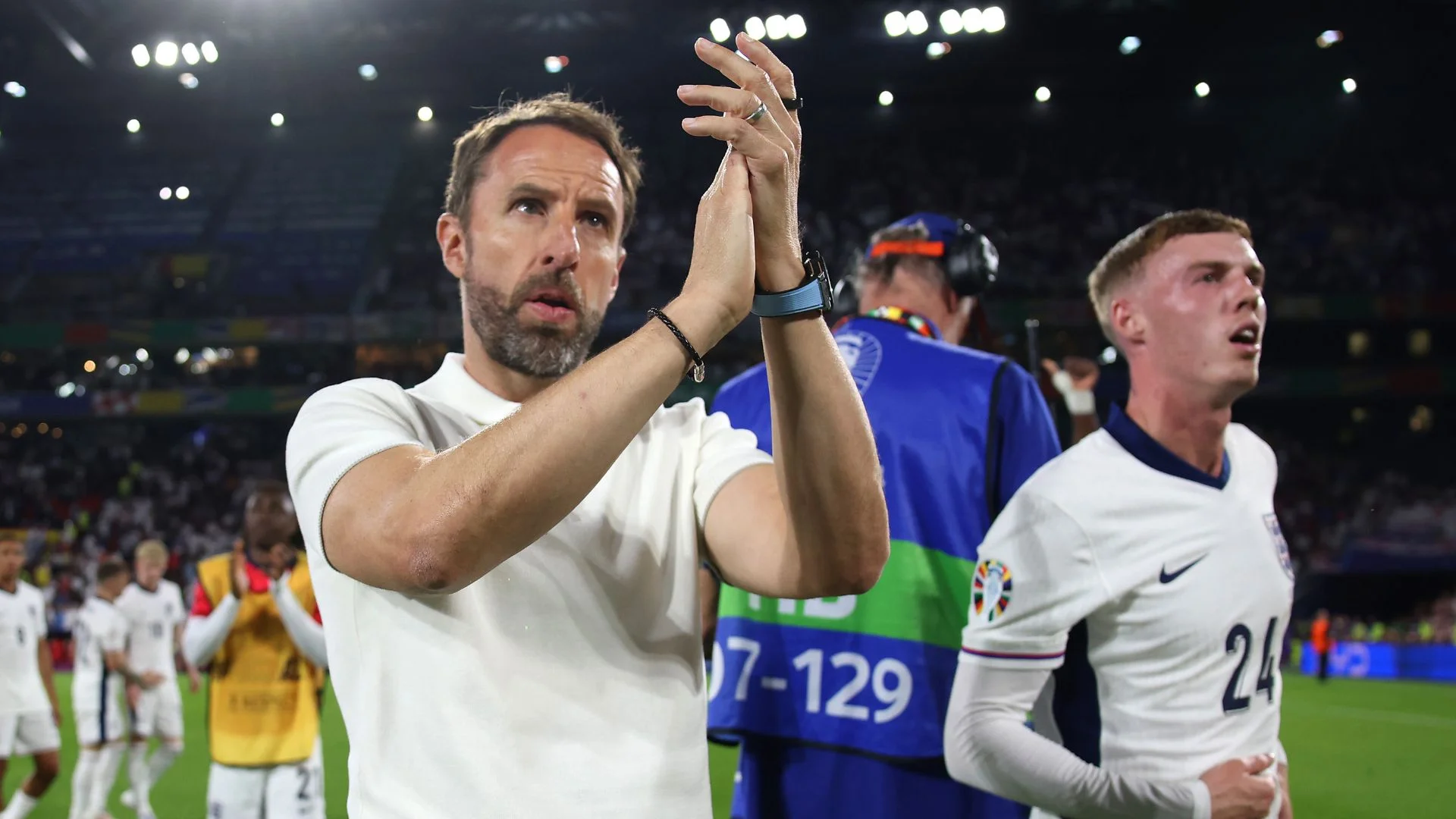 Southgate asks fans to back his players as England book thier place in the round of 16