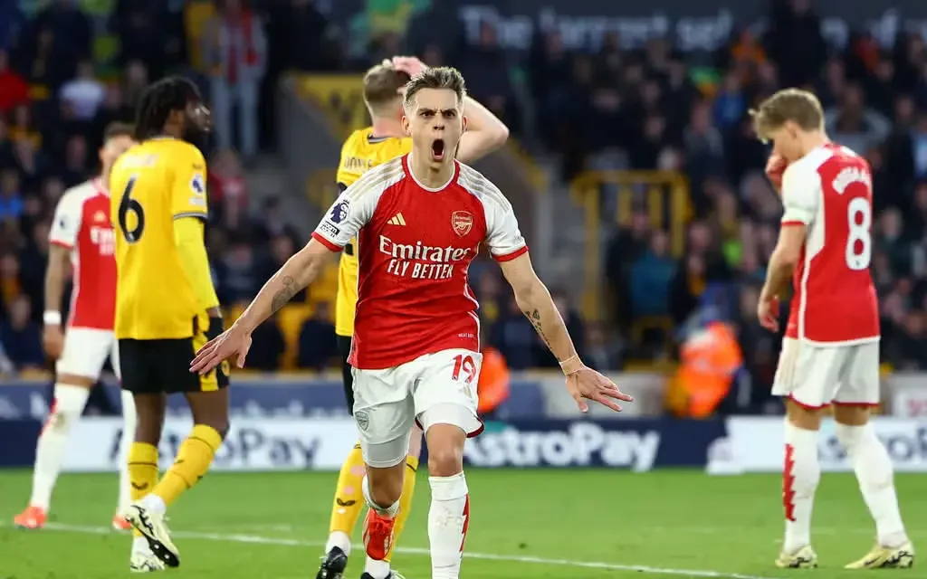 Wolves 0-2 Arsenal: Gunners go top with hard-fought victory over hosts