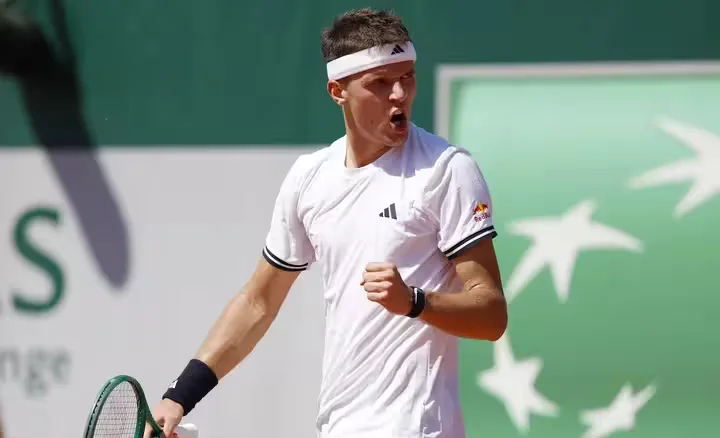 Jakub Mensik defeats Andrey Rublev to reach first Grand Slam quarter-final at Roland Garros