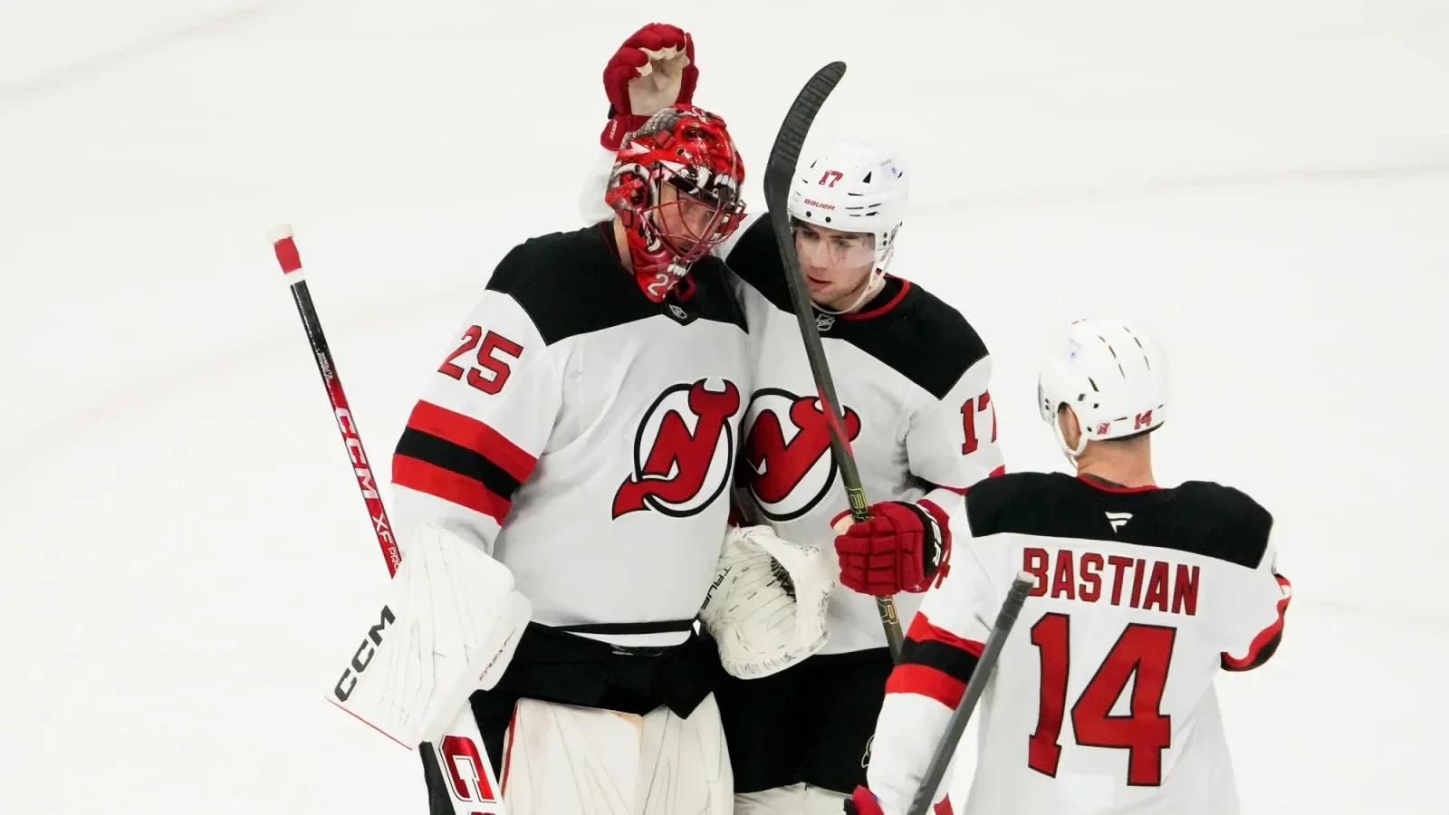 NHL roundup: Devils edge Blackhawks, Canucks fight back to defeat Islanders