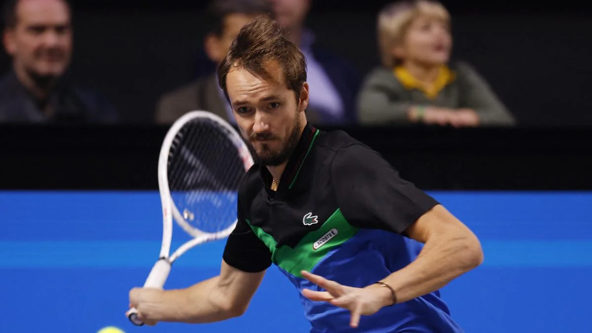 Daniil Medvedev defeats Stefanos Tsitsipas to face Jannik Sinner in the final