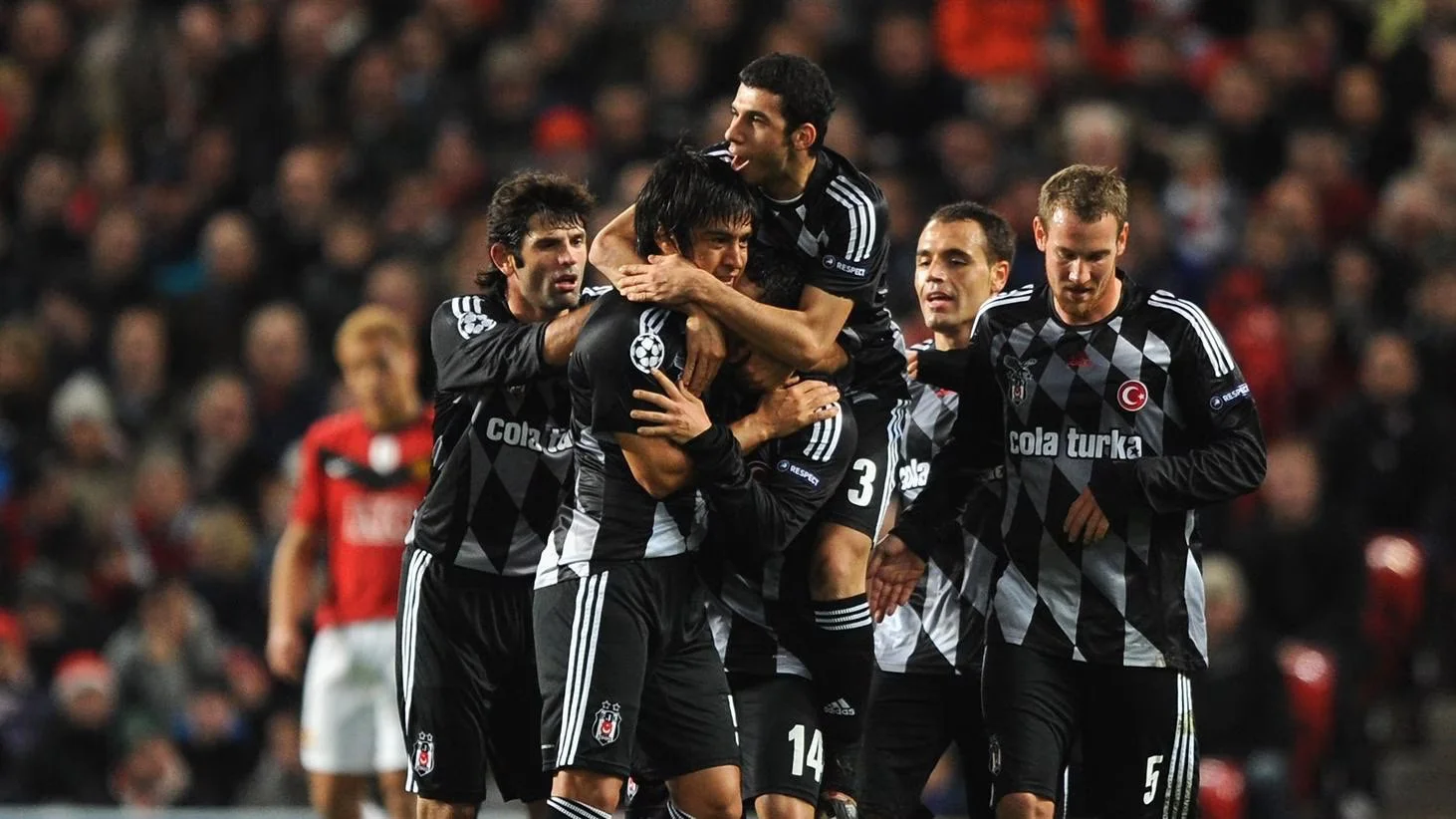 Besiktas claim their first points of the Europa League campaign with a stunning victory over Lyon.