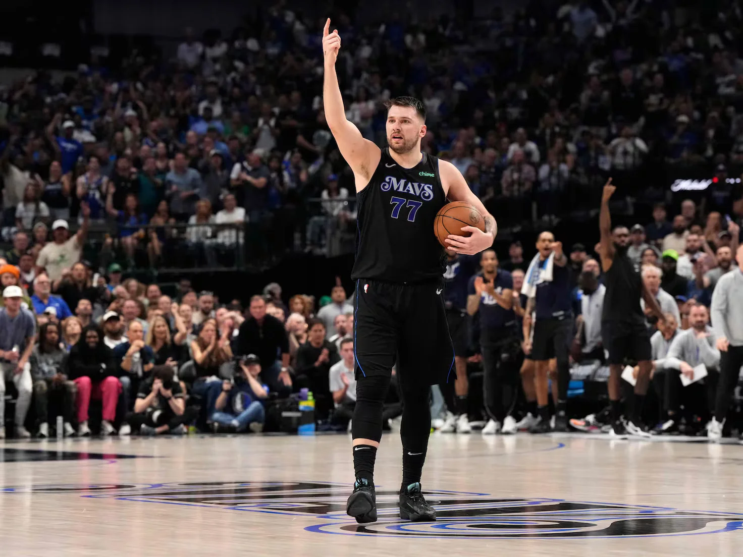 Mavericks come back from 17-point deficit to defeat Thunder in Game 6 and advance to Conference Final