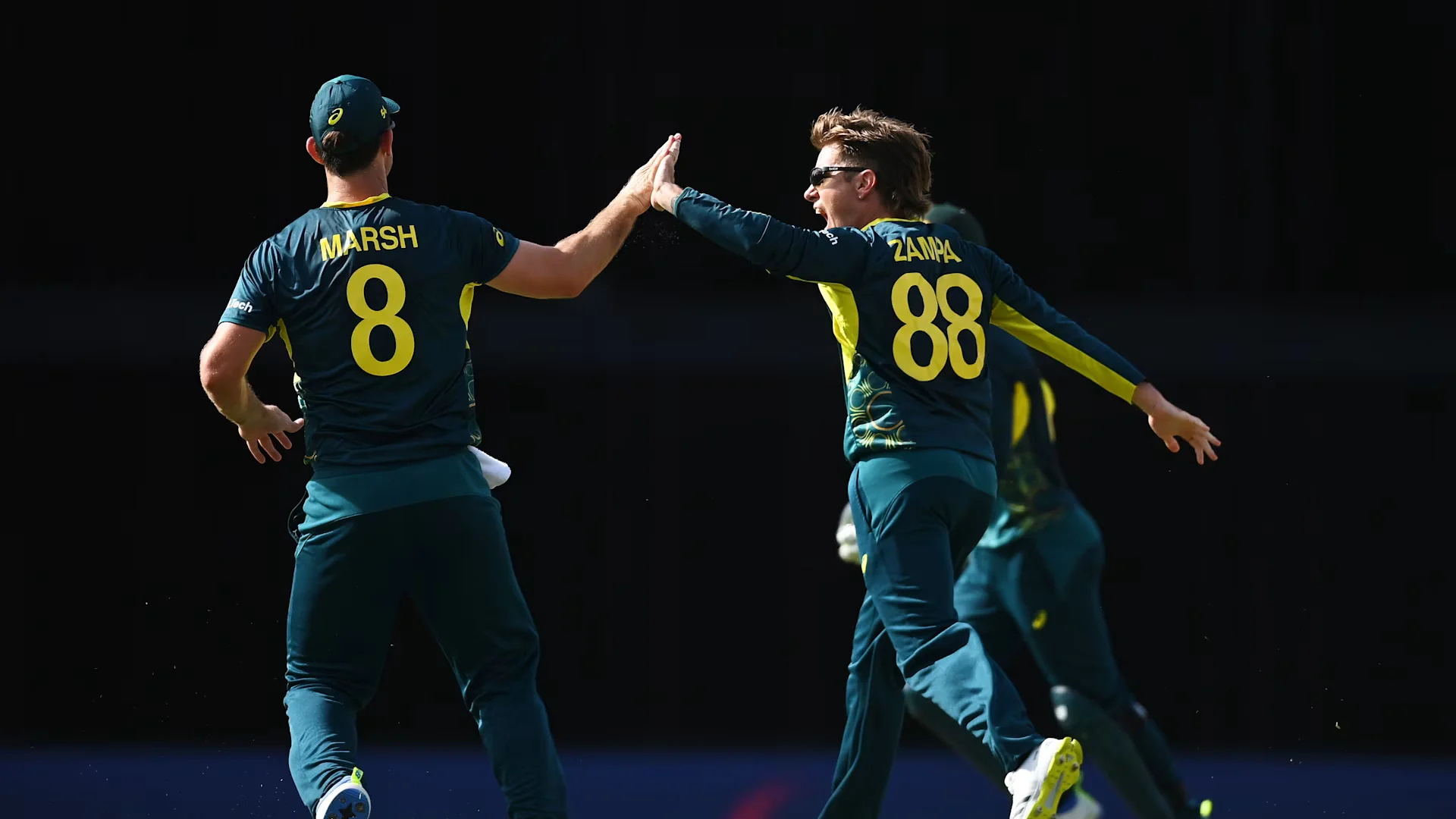 Warner, Head lead Australia to big victory over England