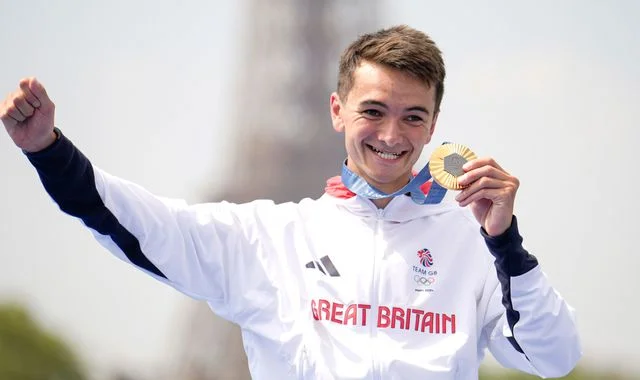 Britain's Alex Yee runs perfect 10km to take men's triathlon gold