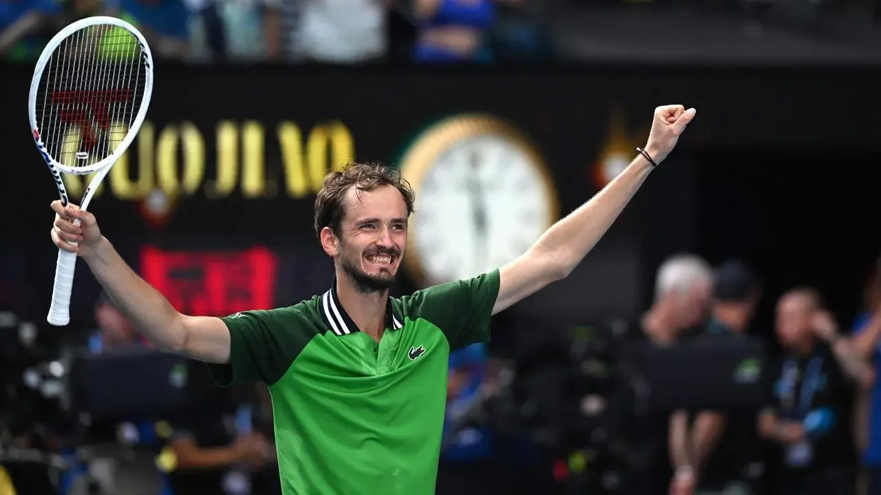 Daniil Medvedev comes back from two-sets down to defeat Alexander Zverev; sets up Sinner final match-up