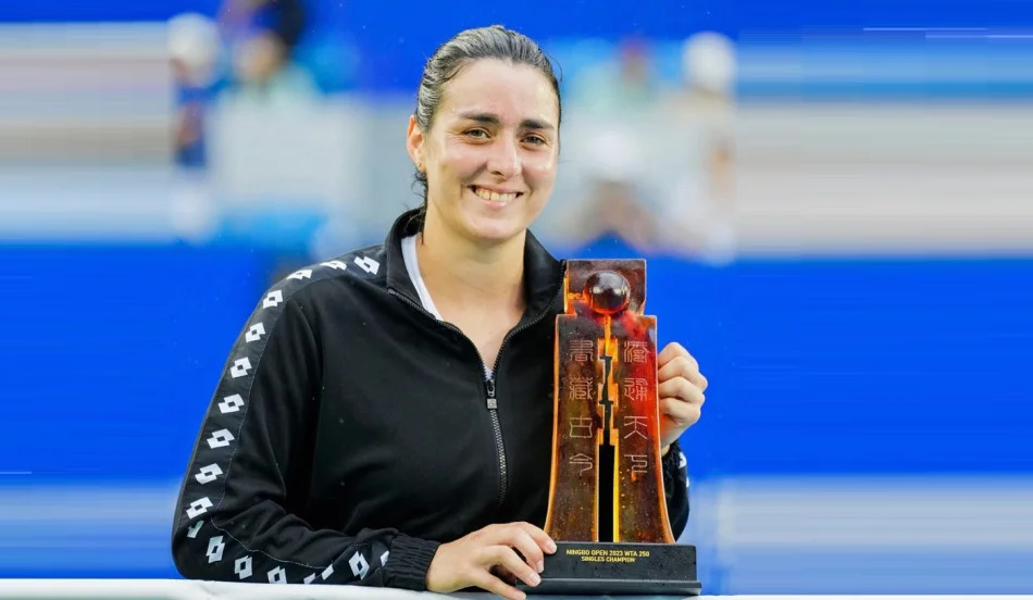 Jabeur defeats Shnaider to win her first hard-court title in Ningbo.