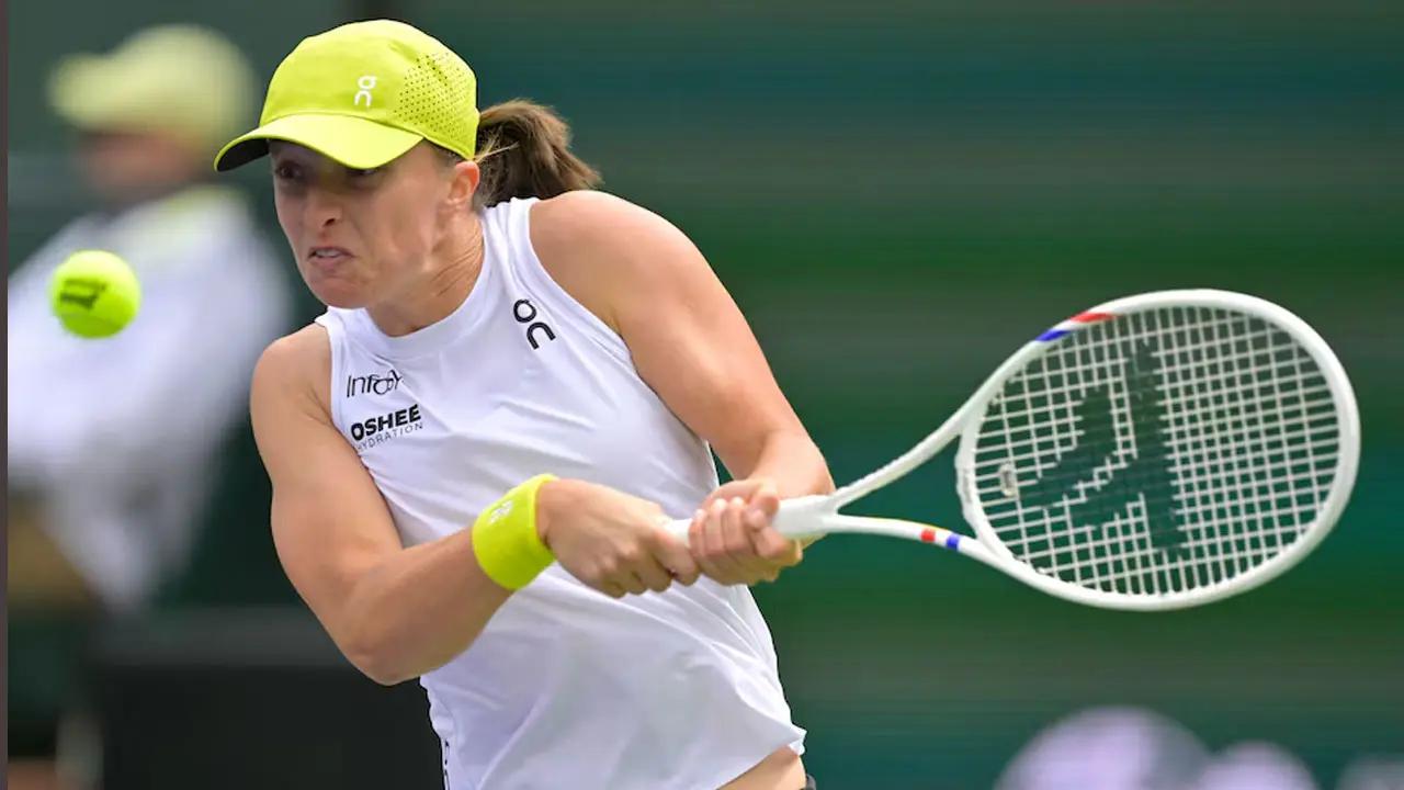 Swiatek and Medvedev dominate to reach Indian Wells quarter-finals