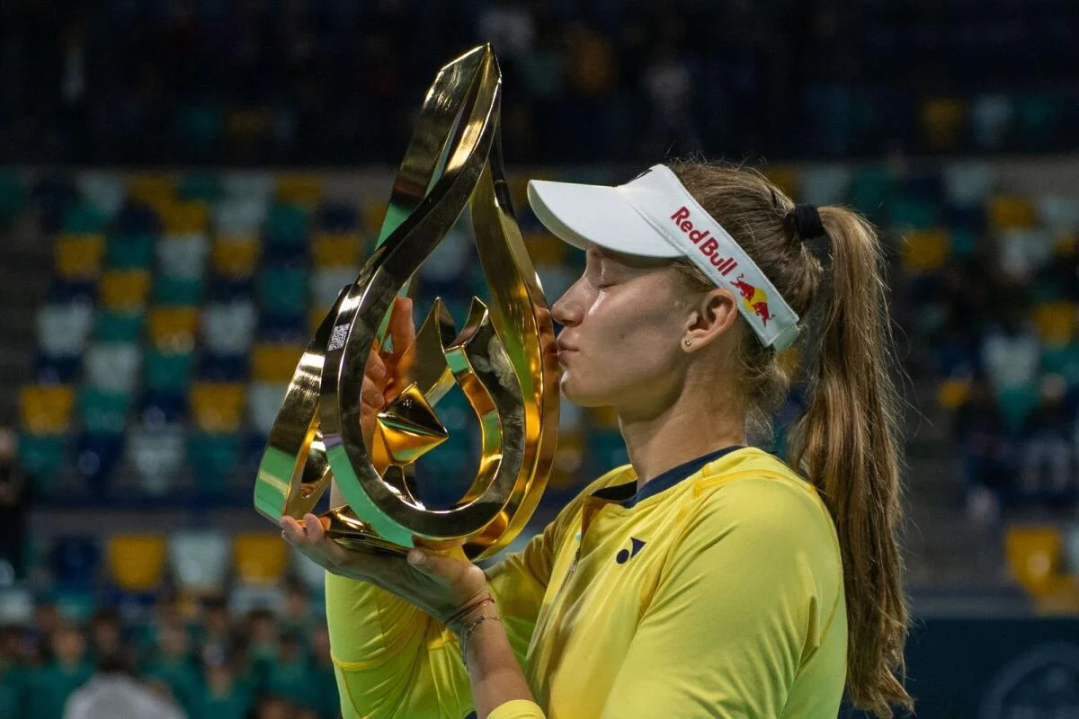 Elena Rybakina cruises past Daria Kasatkina to claim Abu Dhabi title