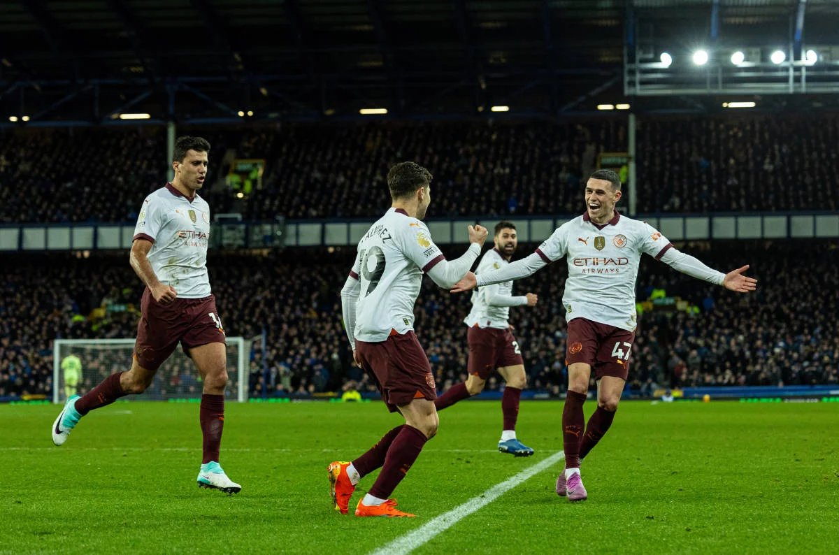 Everton 1-3 Manchester City: City come back from behind to defeat hosts and close gap to the top