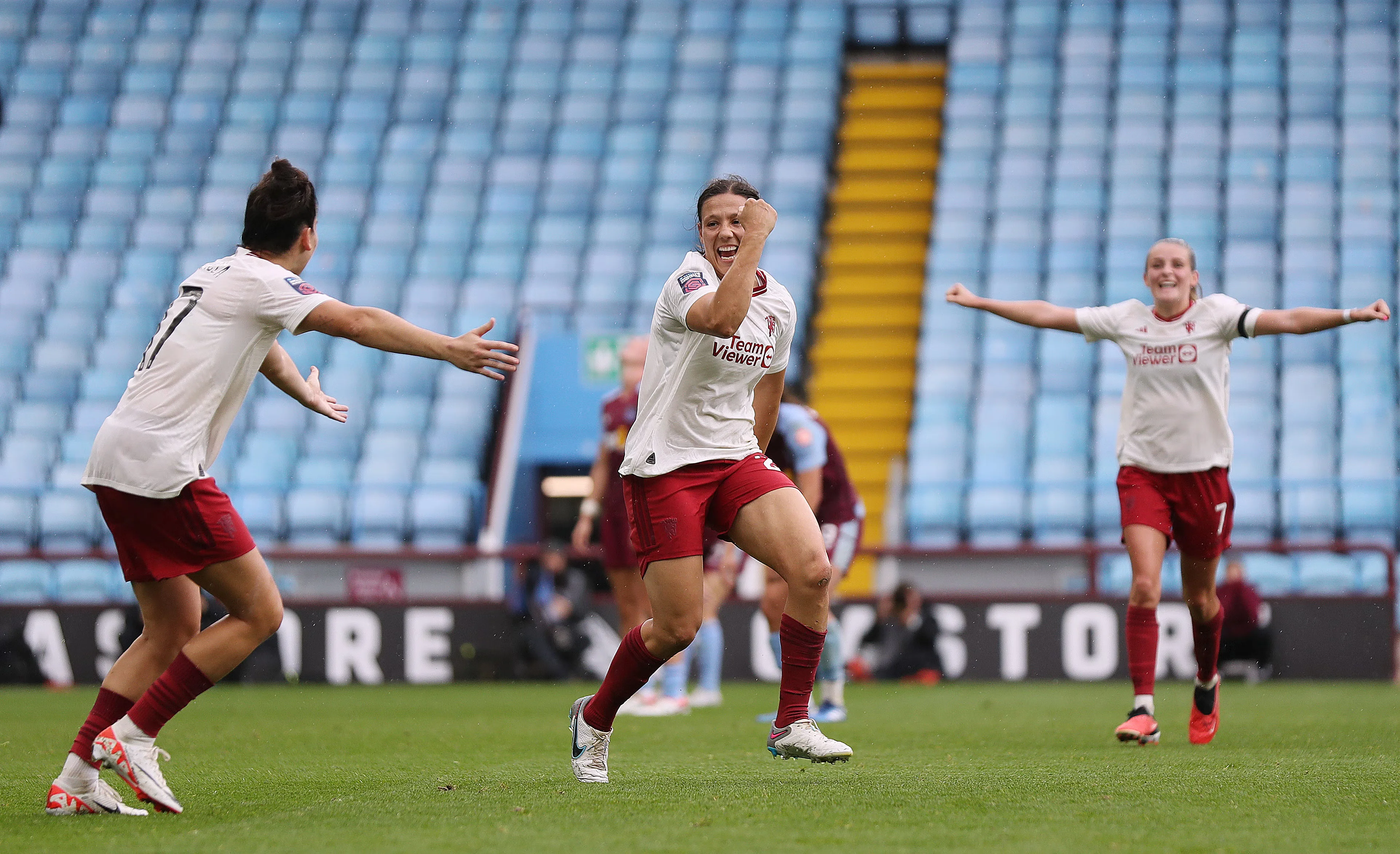 WSL: Man Utd come from behind to beat 10-women Villa