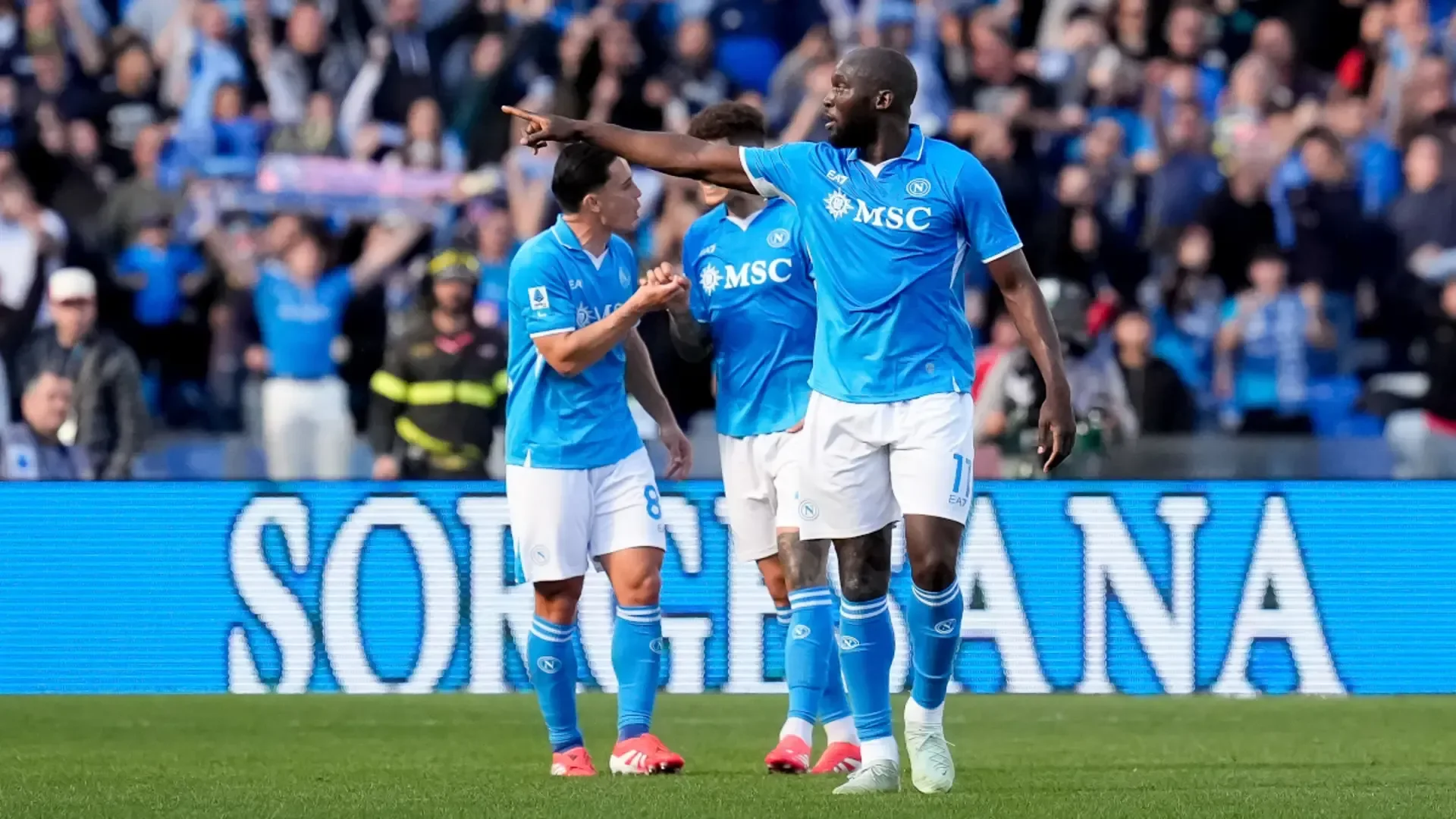 Napoli 2-1 Fiorentina: Partenopei edge past La Viola to boost title hopes