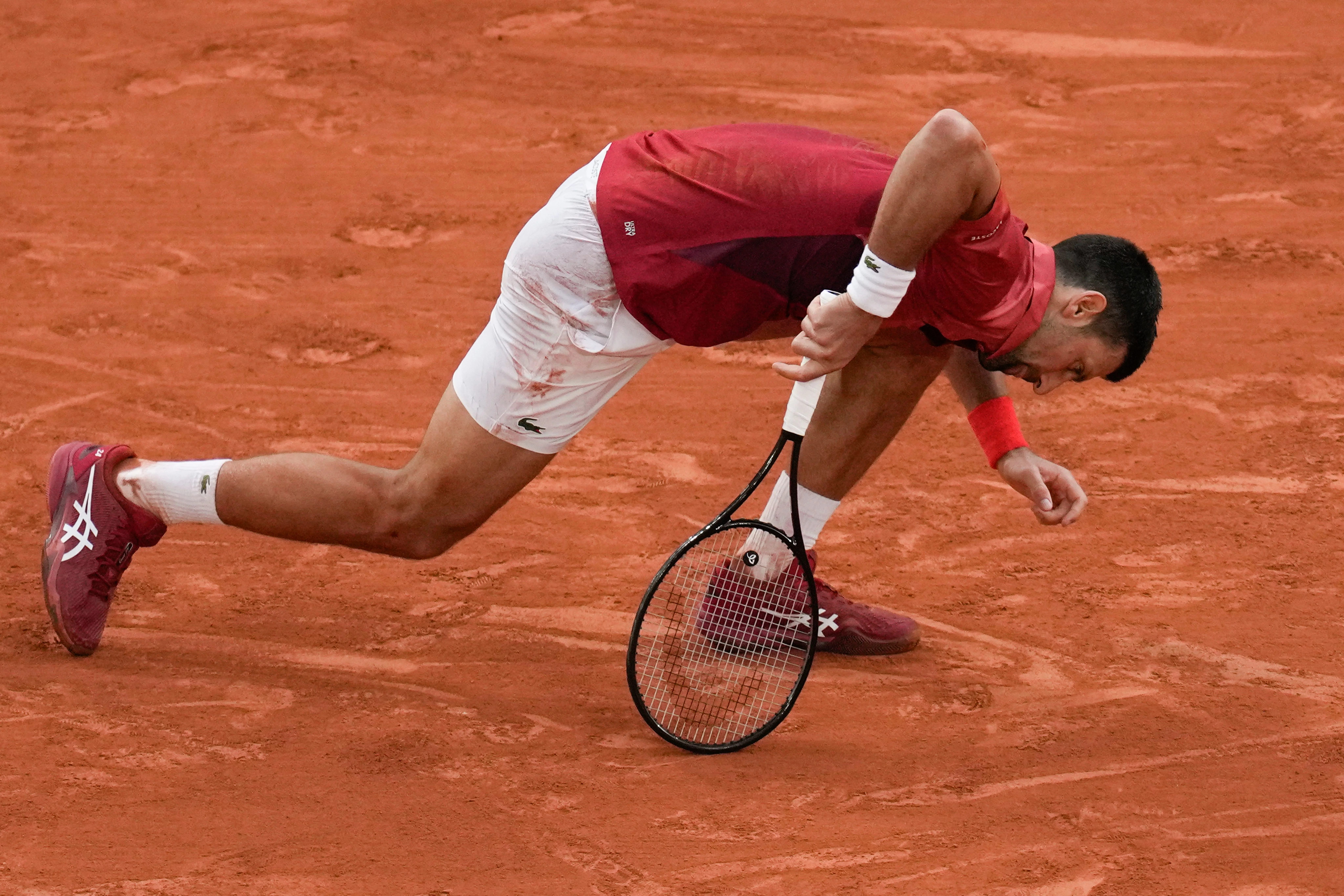Djokovic withdraws from French Open with knee injury