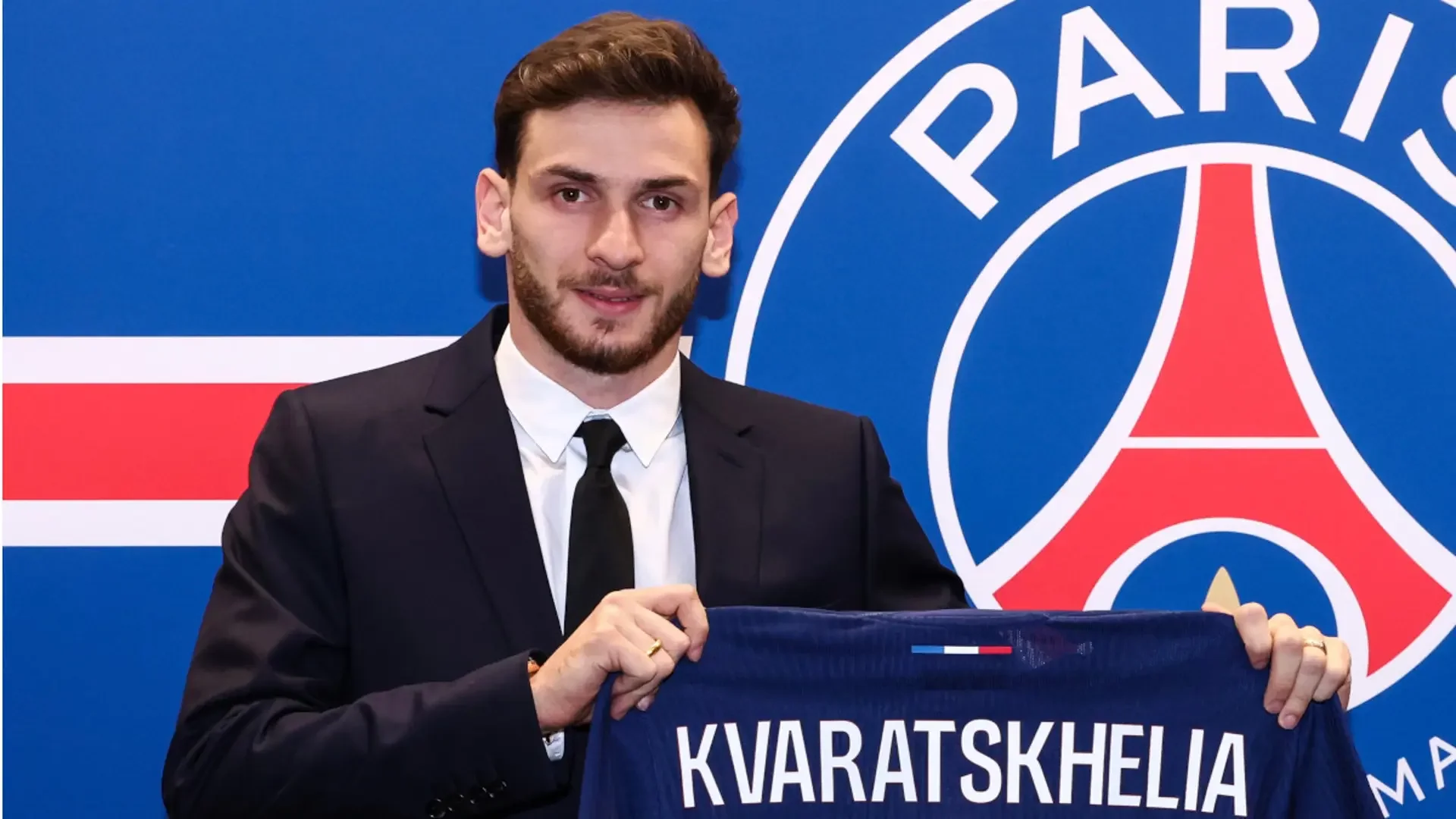 Khvicha Kvaratskhelia joins PSG from Napoli