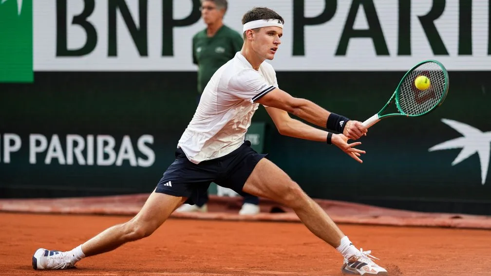 Jakub Mensik defeats Joao Fonseca to reach first Grand Slam semi-final at Roland Garros 2026