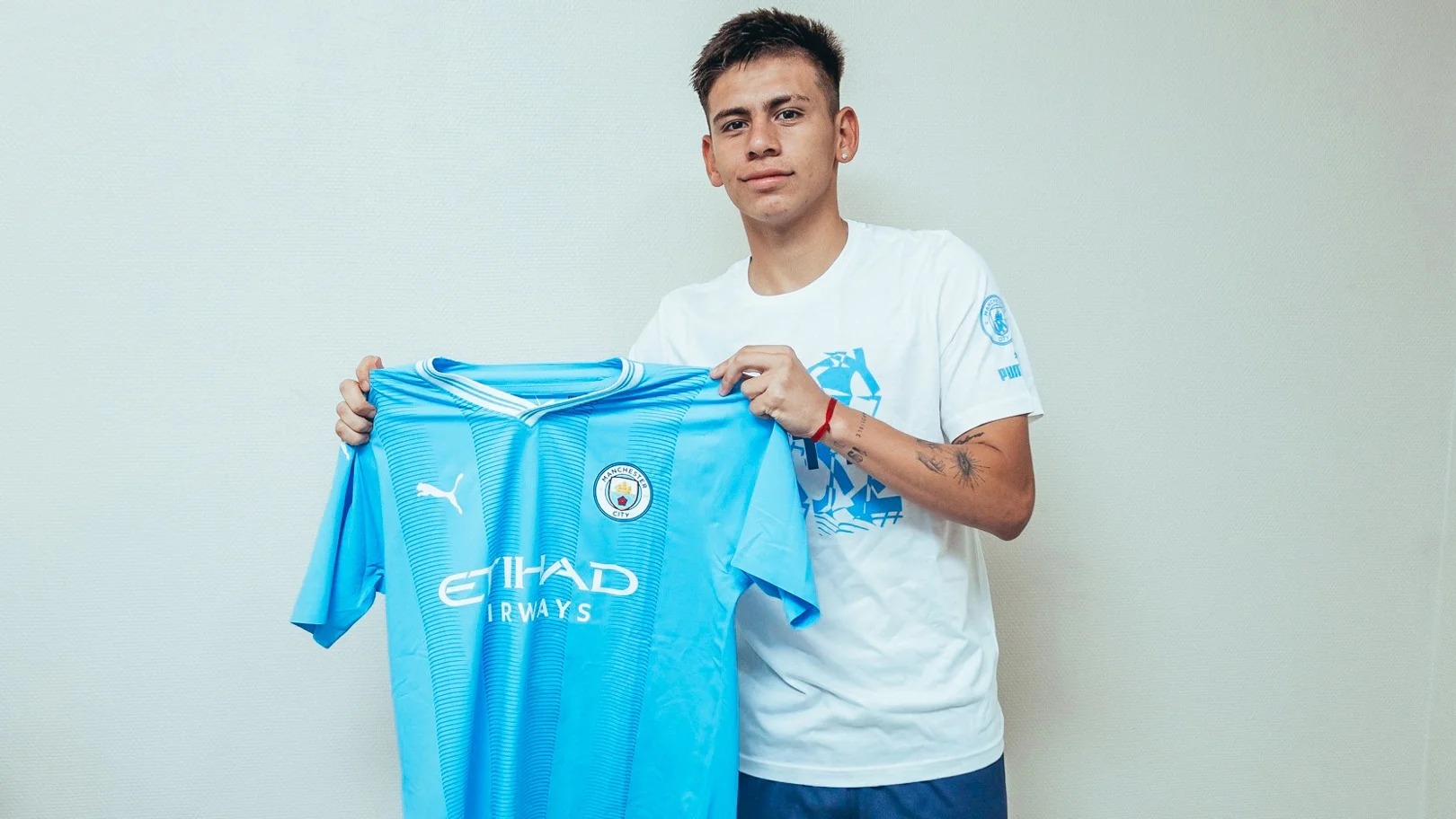 Manchester City sign teen midfielder Echeverri from River Plate