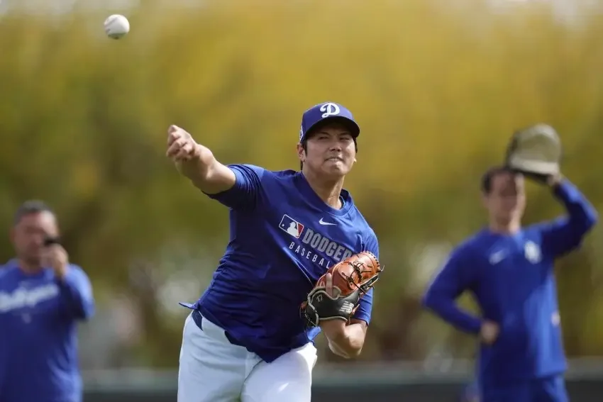 Shohei Ohtani thrills Dodgers fans with viral pitching workout video