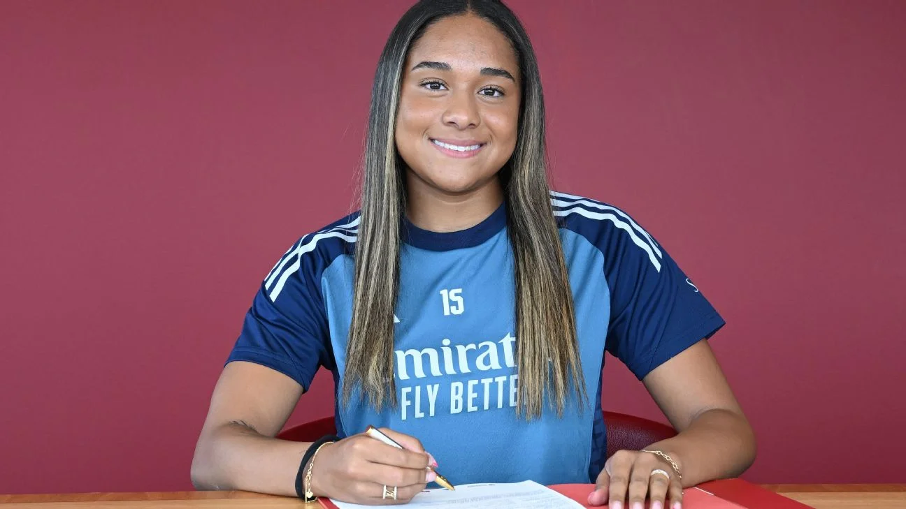Arsenal sign Olivia Smith in Women’s World Record deal
