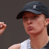 Iga Swiatek crushes Jessica Pegula to reach Italian Open semi-finals