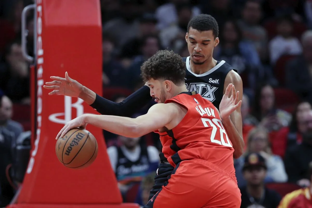 Rockets defeat Spurs 93-82, hand them a franchise-record 17th consecutive loss