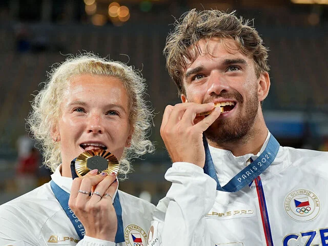 Katerina Siniakova and Tomas Machac win mixed doubles gold